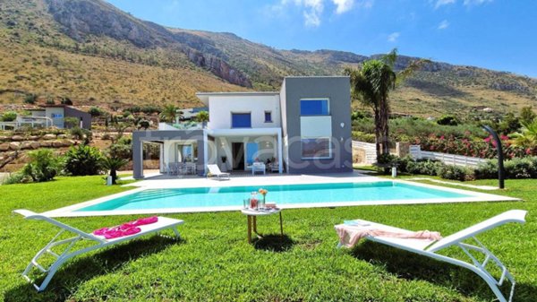 casa indipendente in vendita a Castellammare del Golfo in zona Scopello
