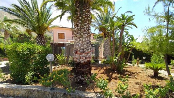 casa indipendente in vendita a Castellammare del Golfo in zona Scopello