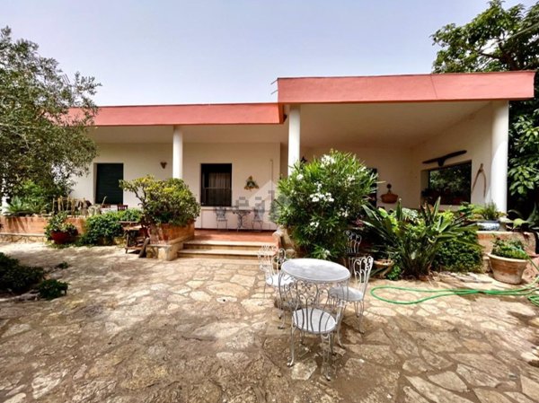 casa indipendente in vendita a Castellammare del Golfo in zona Scopello