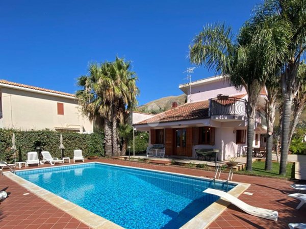 casa indipendente in vendita a Castellammare del Golfo in zona Scopello