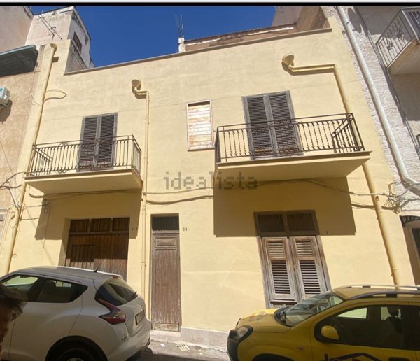 pentavano in vendita a Castellammare del Golfo
