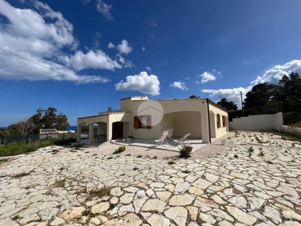 casa indipendente in vendita a Castellammare del Golfo in zona Scopello