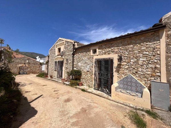 casa indipendente in vendita a Castellammare del Golfo
