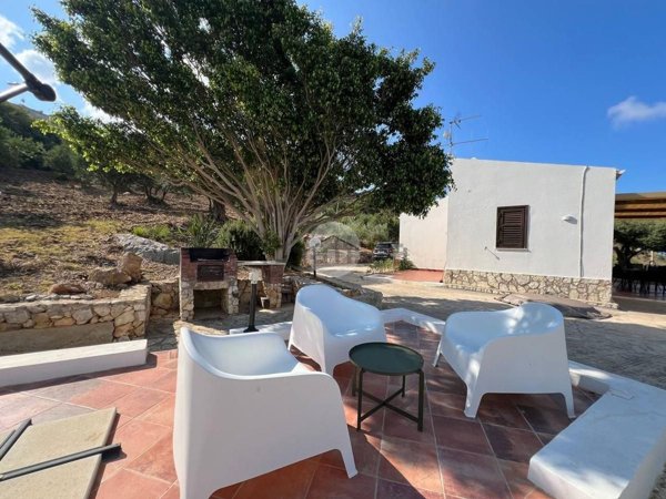 casa indipendente in vendita a Castellammare del Golfo in zona Scopello