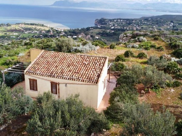 casa indipendente in vendita a Castellammare del Golfo