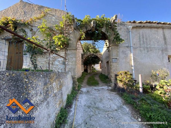 casa indipendente in vendita a Castellammare del Golfo in zona Scopello