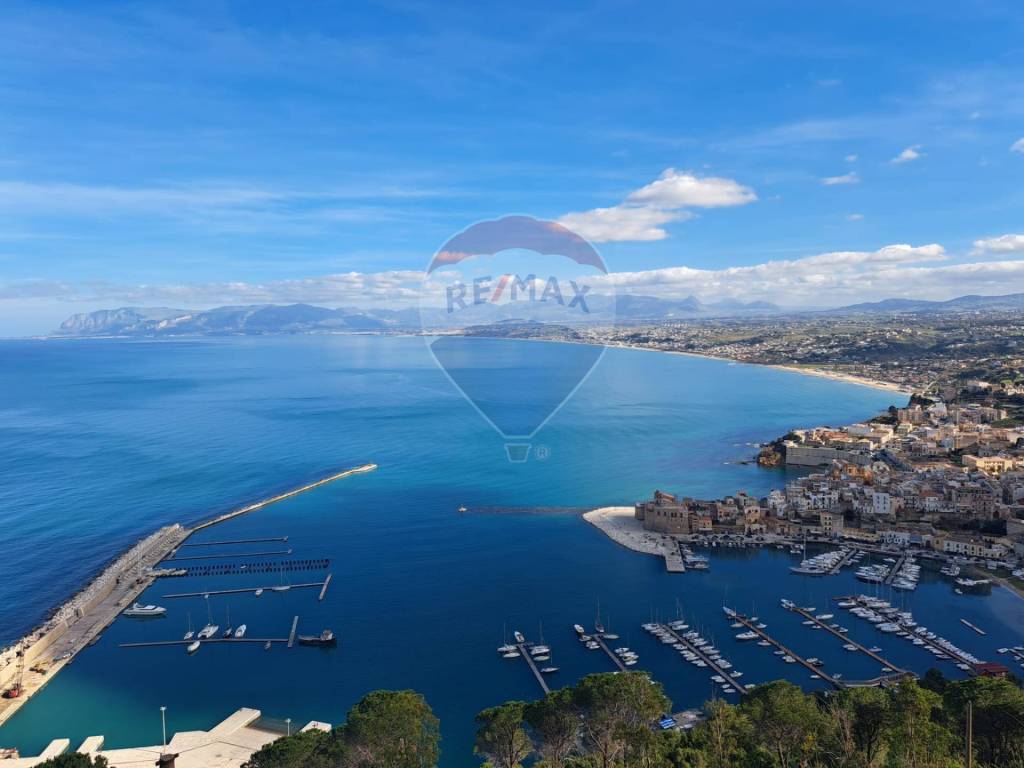 pentavano in vendita a Castellammare del Golfo