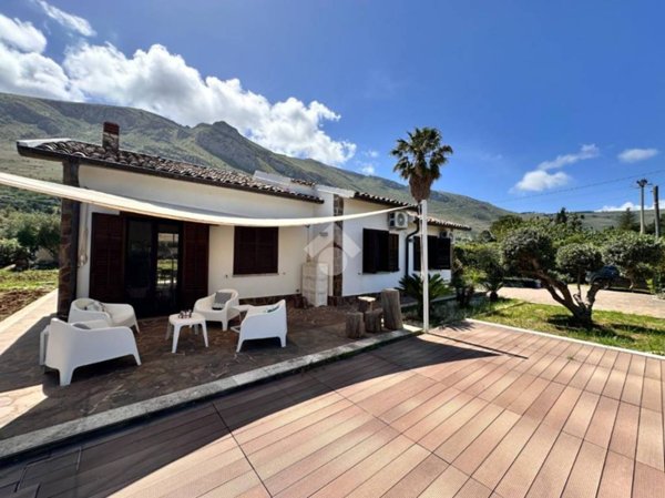 casa indipendente in vendita a Castellammare del Golfo