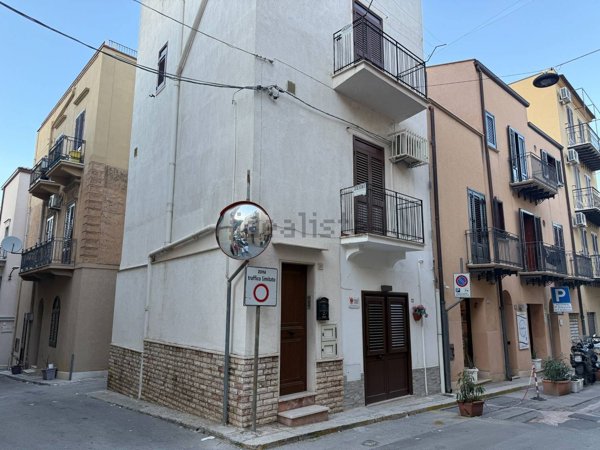 esavano in vendita a Castellammare del Golfo
