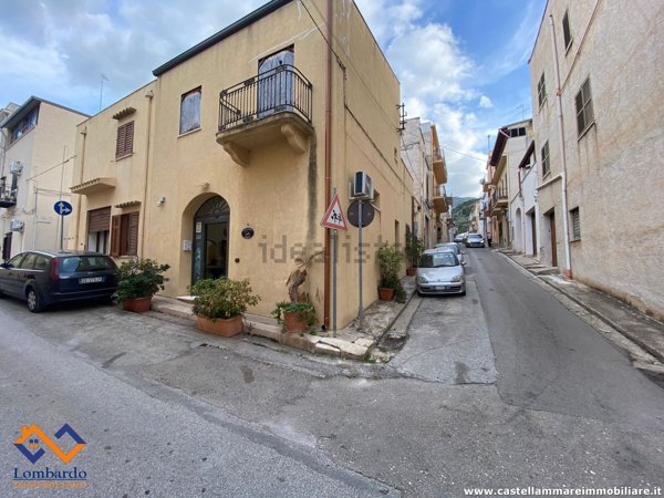 esavano in vendita a Castellammare del Golfo