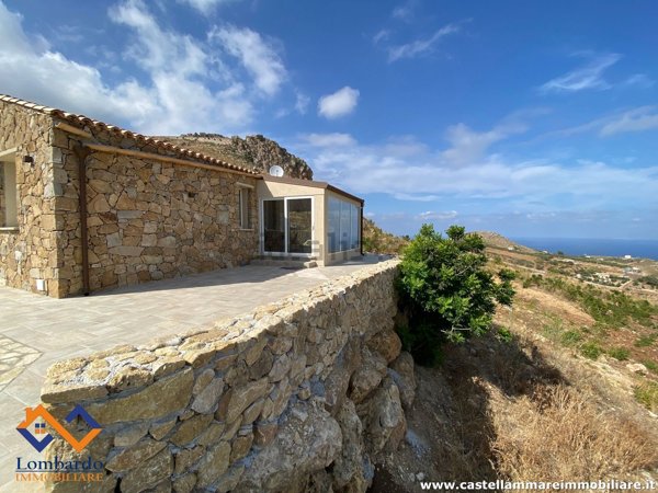 casa indipendente in vendita a Castellammare del Golfo in zona Scopello