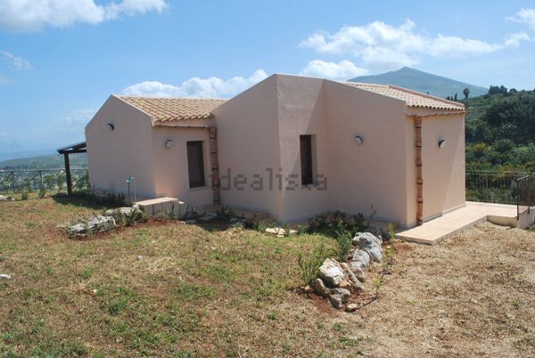 casa indipendente in vendita a Castellammare del Golfo in zona Scopello