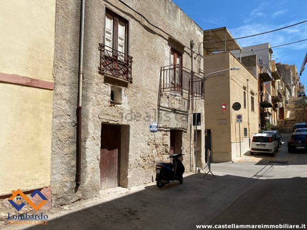 esavano in vendita a Castellammare del Golfo