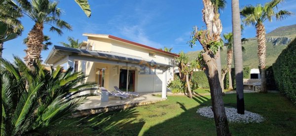 casa indipendente in vendita a Castellammare del Golfo in zona Scopello