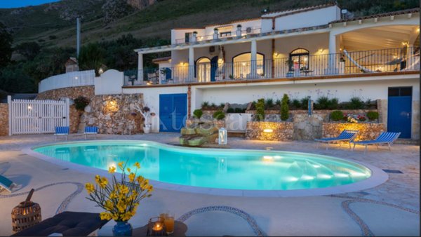 casa indipendente in vendita a Castellammare del Golfo in zona Scopello