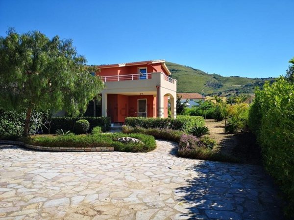 casa indipendente in vendita a Castellammare del Golfo in zona Scopello