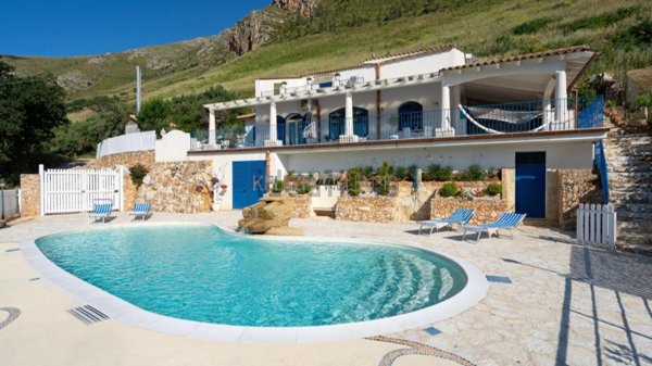 casa indipendente in vendita a Castellammare del Golfo