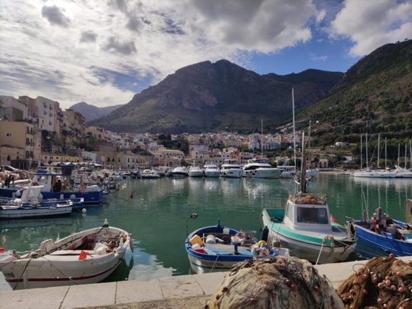 locale commerciale in vendita a Castellammare del Golfo