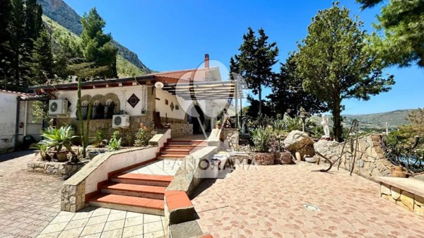 casa indipendente in vendita a Castellammare del Golfo in zona Scopello