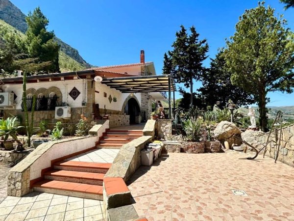 casa indipendente in vendita a Castellammare del Golfo in zona Scopello