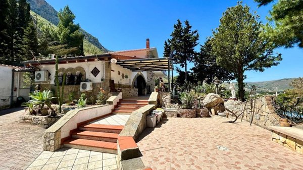 casa indipendente in vendita a Castellammare del Golfo in zona Scopello