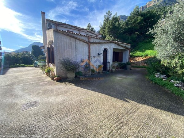 casa indipendente in vendita a Castellammare del Golfo