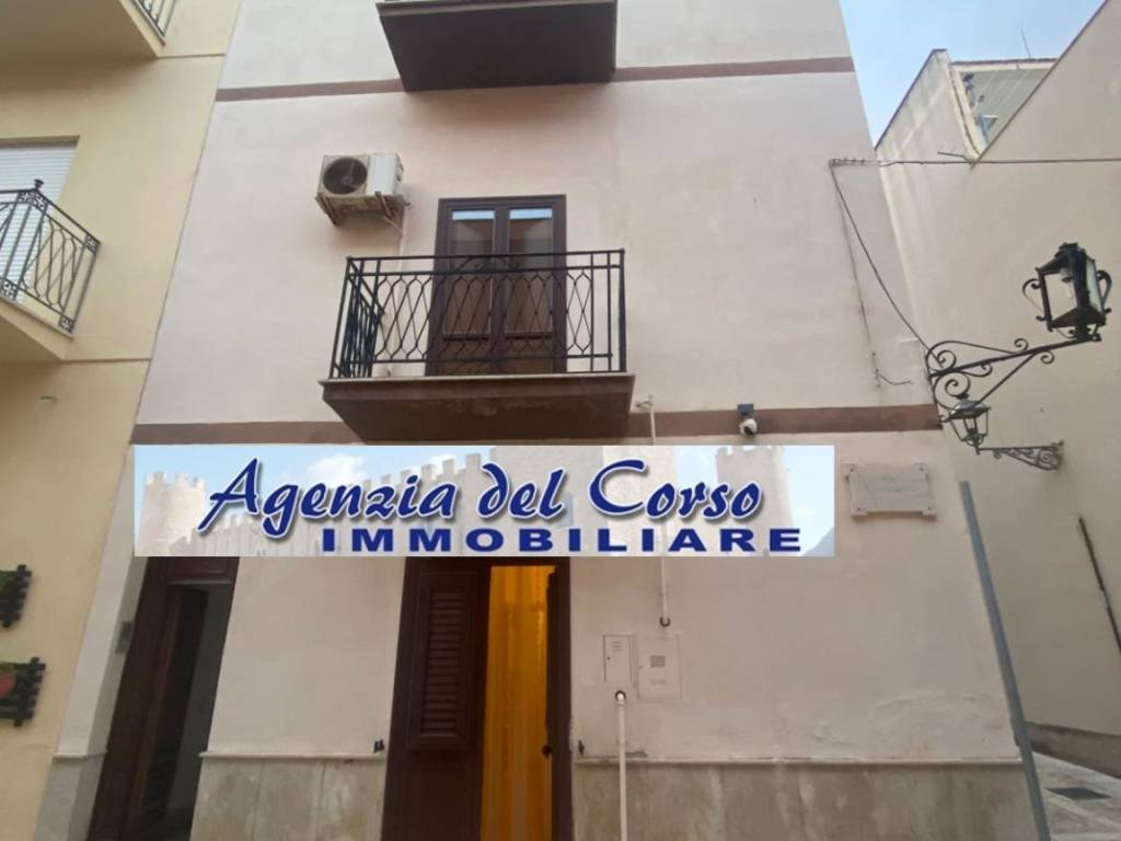 intera palazzina in vendita a Castellammare del Golfo