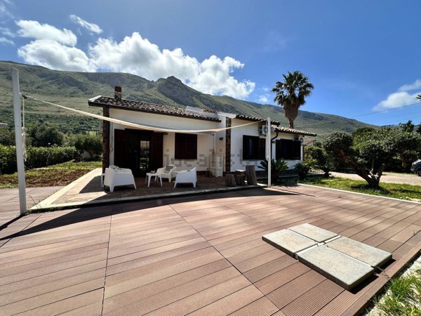 casa indipendente in vendita a Castellammare del Golfo