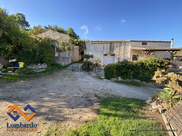 appartamento in vendita a Castellammare del Golfo in zona Scopello