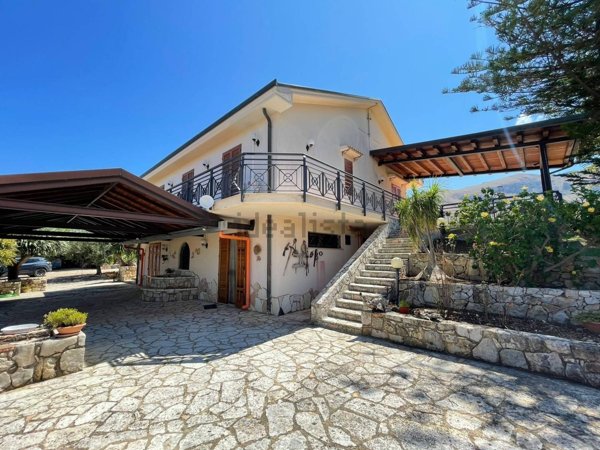 casa indipendente in vendita a Castellammare del Golfo