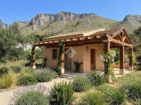 casa indipendente in vendita a Castellammare del Golfo