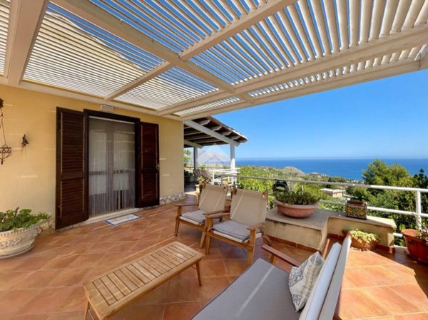 casa indipendente in vendita a Castellammare del Golfo in zona Scopello
