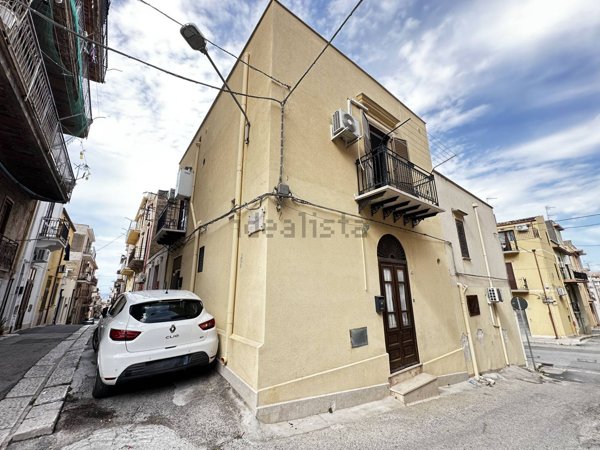 esavano in vendita a Castellammare del Golfo