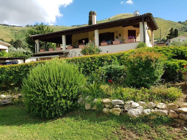 casa indipendente in vendita a Castellammare del Golfo in zona Scopello