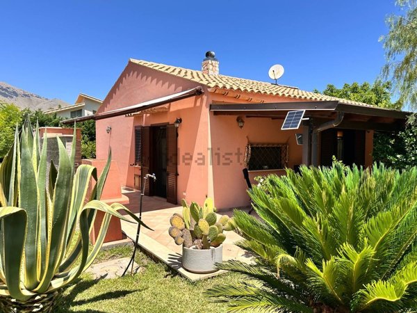 casa indipendente in vendita a Castellammare del Golfo in zona Scopello