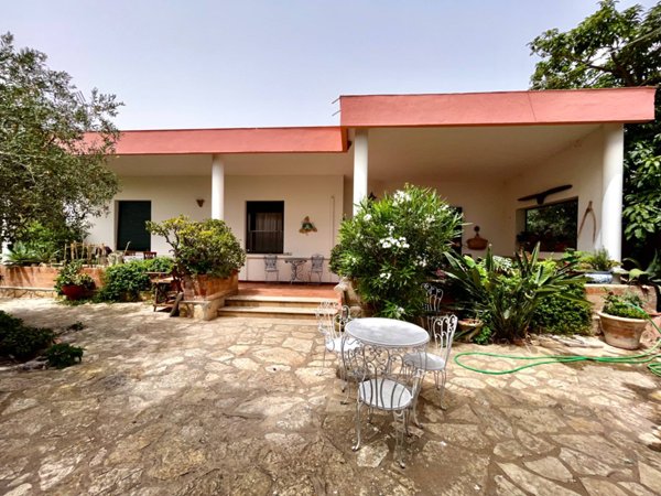 casa indipendente in vendita a Castellammare del Golfo in zona Scopello