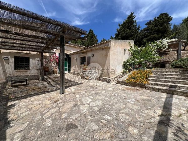 casa indipendente in vendita a Castellammare del Golfo