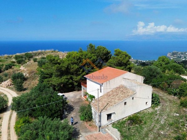 casa indipendente in vendita a Castellammare del Golfo in zona Scopello