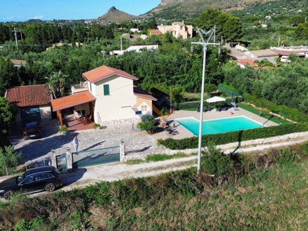 casa indipendente in vendita a Castellammare del Golfo