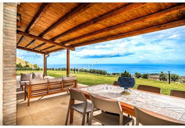 casa indipendente in vendita a Castellammare del Golfo in zona Scopello
