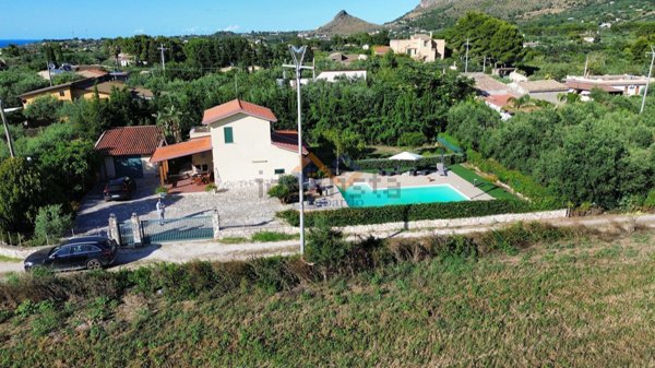 casa indipendente in vendita a Castellammare del Golfo