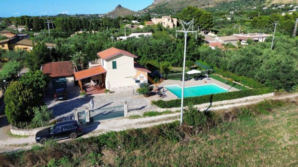 casa indipendente in vendita a Castellammare del Golfo