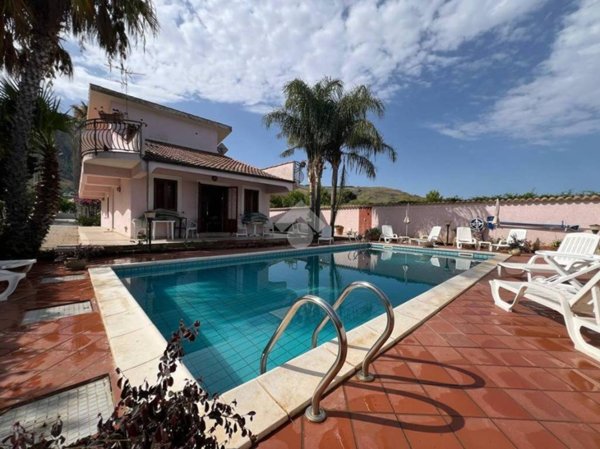 casa indipendente in vendita a Castellammare del Golfo