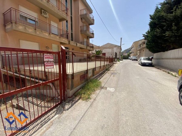 locale commerciale in vendita a Castellammare del Golfo