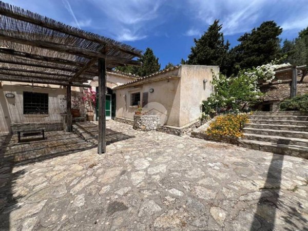 casa indipendente in vendita a Castellammare del Golfo