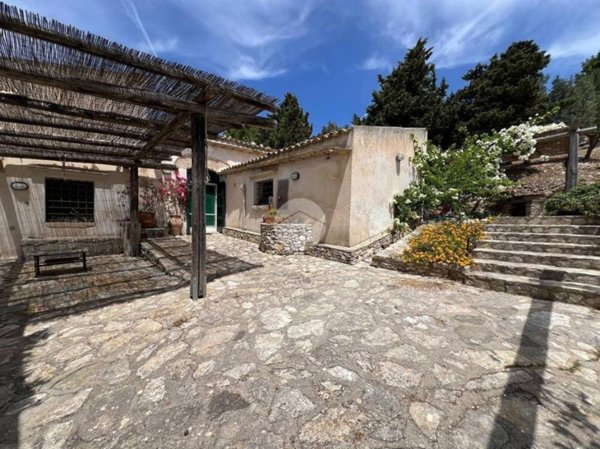 casa indipendente in vendita a Castellammare del Golfo