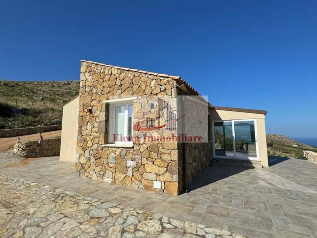 casa indipendente in vendita a Castellammare del Golfo in zona Scopello