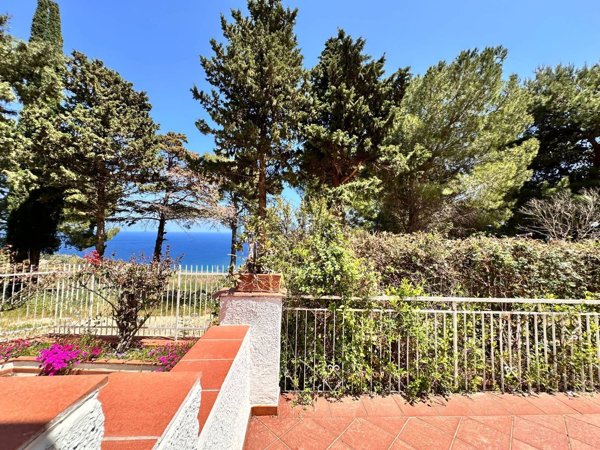 casa indipendente in vendita a Castellammare del Golfo in zona Scopello