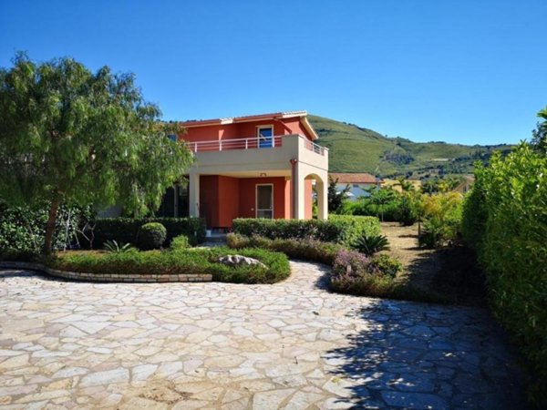 casa indipendente in vendita a Castellammare del Golfo in zona Scopello