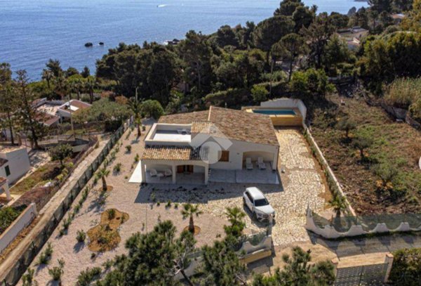 casa indipendente in vendita a Castellammare del Golfo in zona Scopello